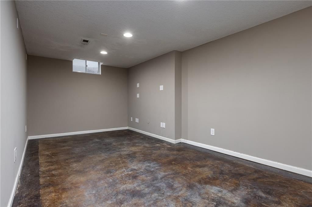 307 W 11th Terrace — photo 36
