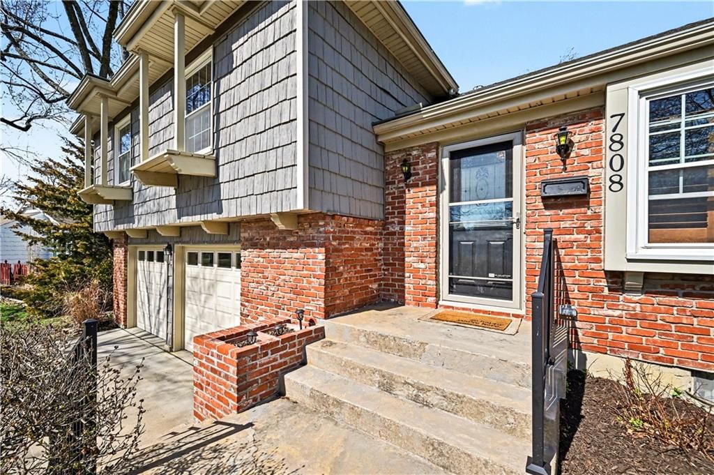 7808 W 95th Terrace — photo 2