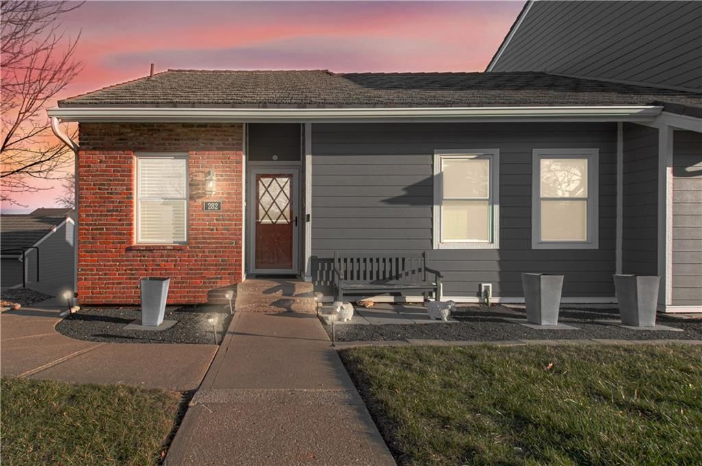 282 NE Bayview Drive, Lee's Summit, MO