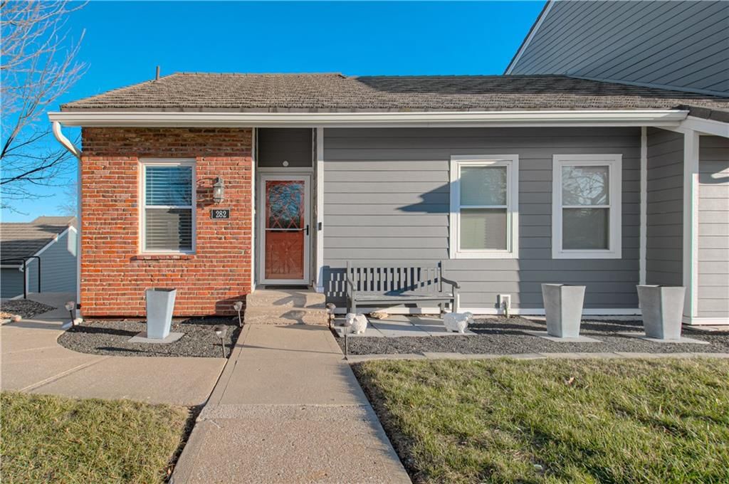 282 NE Bayview Drive — photo 2