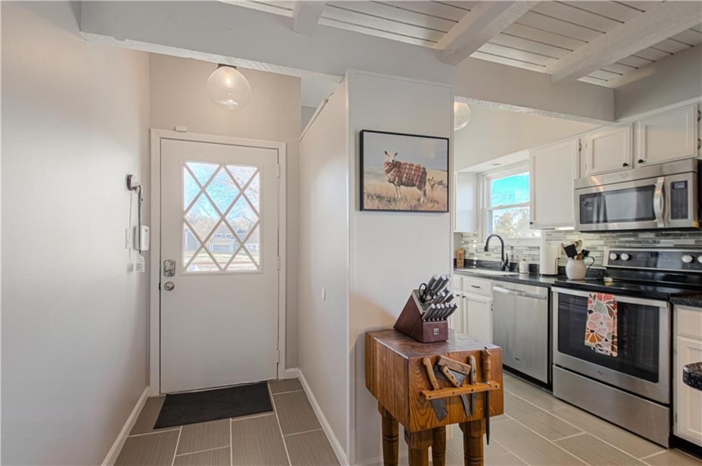 282 NE Bayview Drive — photo 3