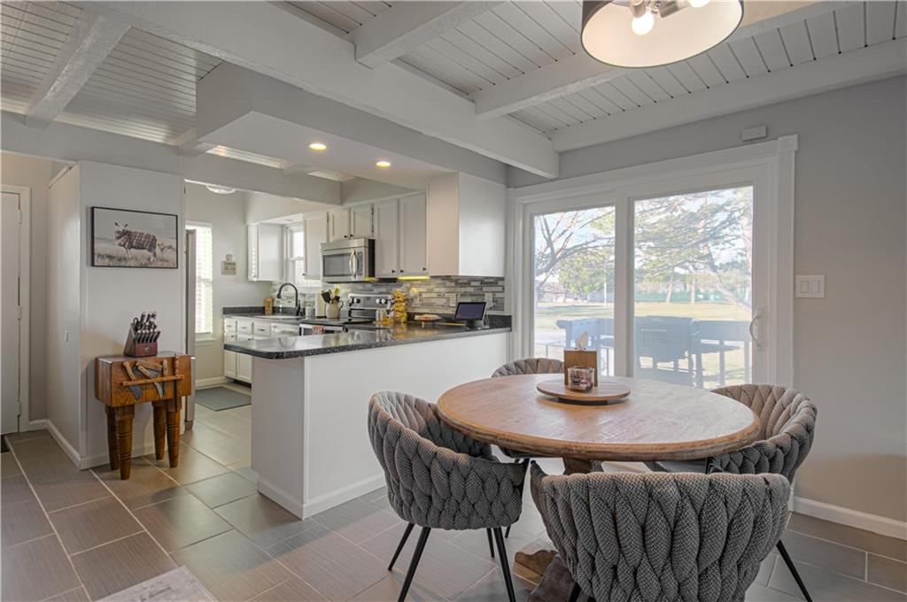 282 NE Bayview Drive — photo 9