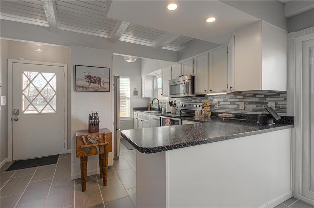 282 NE Bayview Drive — photo 10