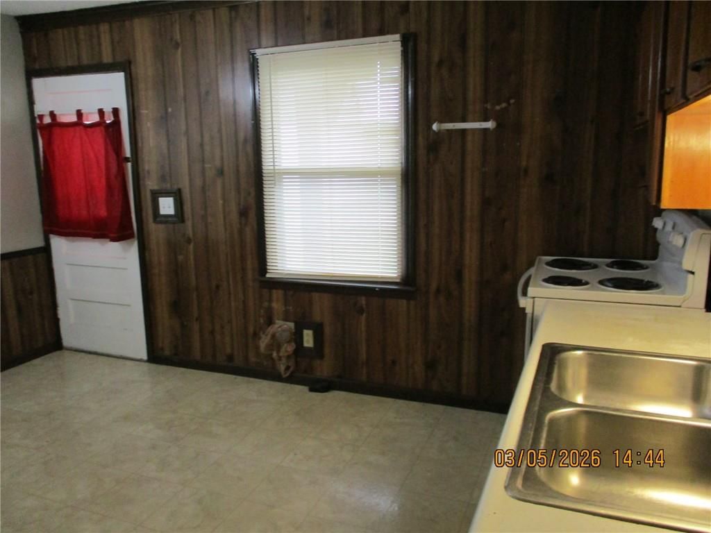 208 E Kay Street — photo 5