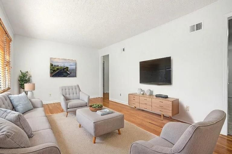 7120 Roe Avenue — photo 4