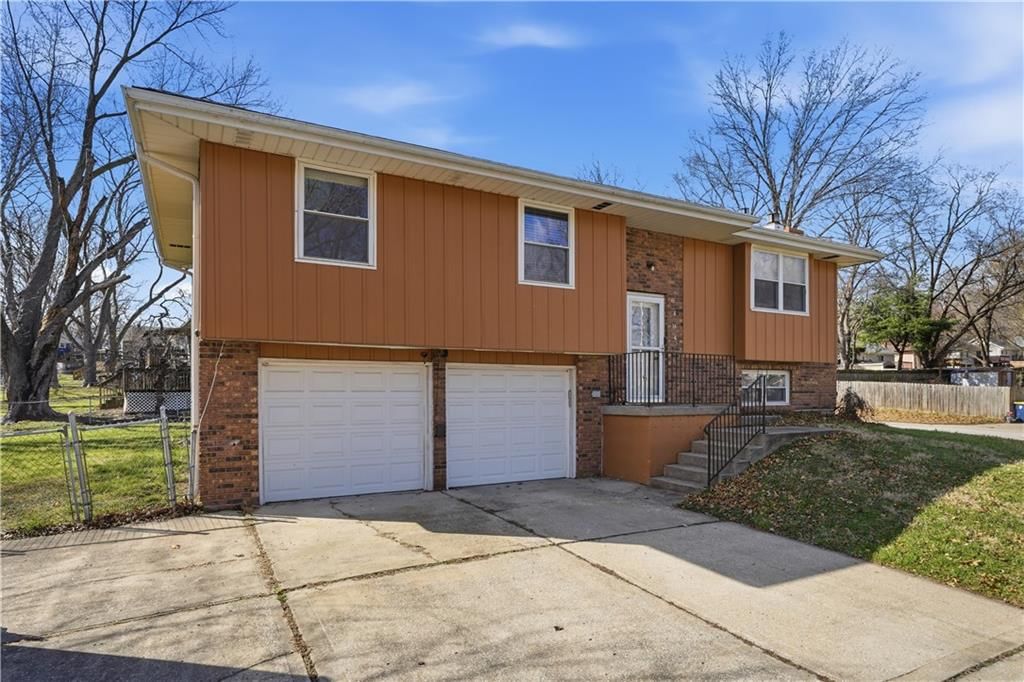 6494 Delta Avenue — photo 3
