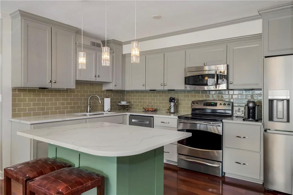 310 W 49th Street — photo 7