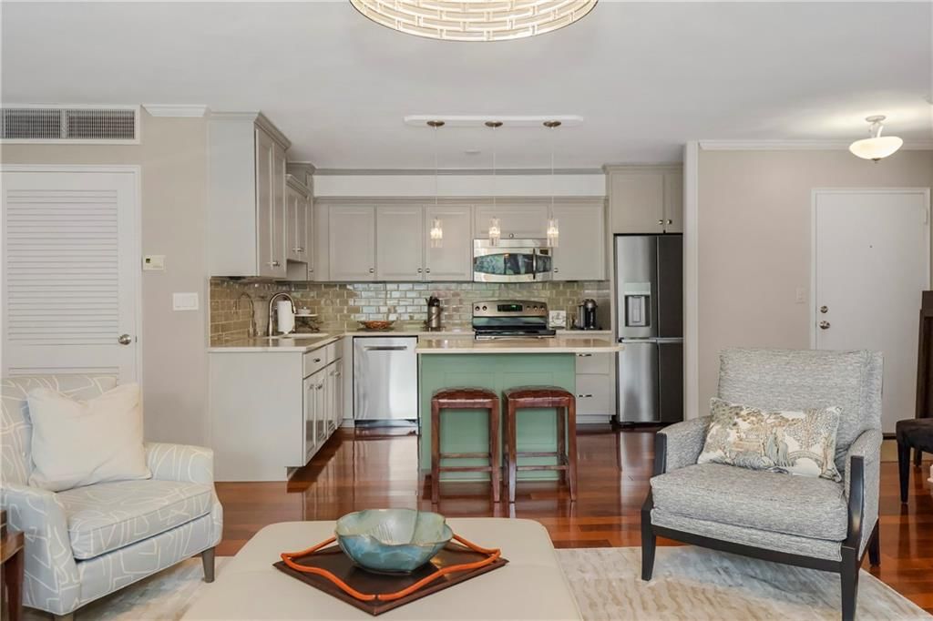 310 W 49th Street — photo 11
