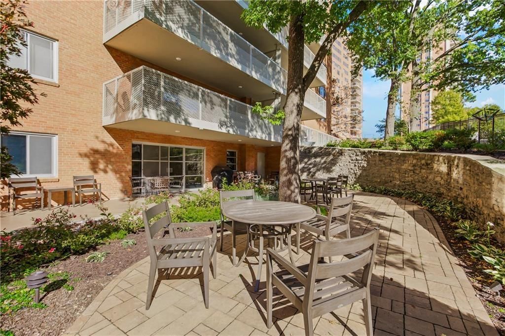 310 W 49th Street — photo 22
