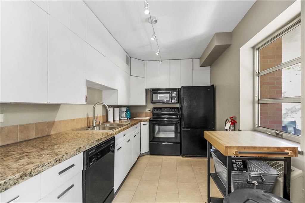 310 W 49th Street — photo 26