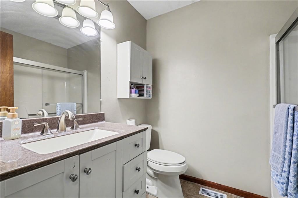 10425 N Baltimore Avenue — photo 17