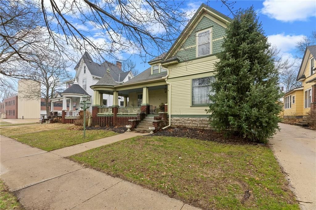 107 E Peoria Street — photo 2