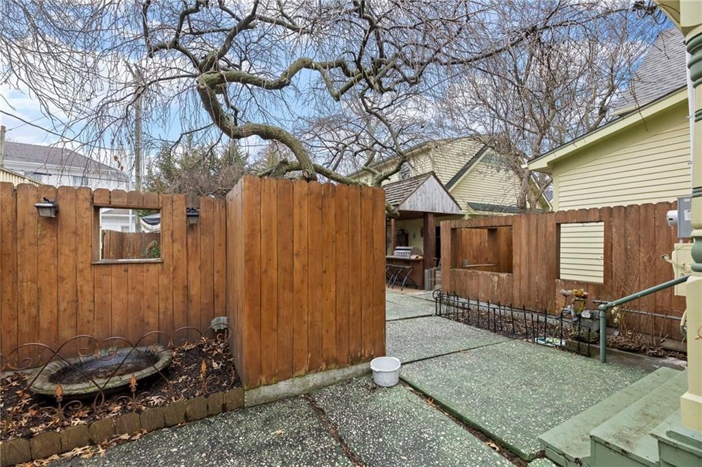 107 E Peoria Street — photo 43