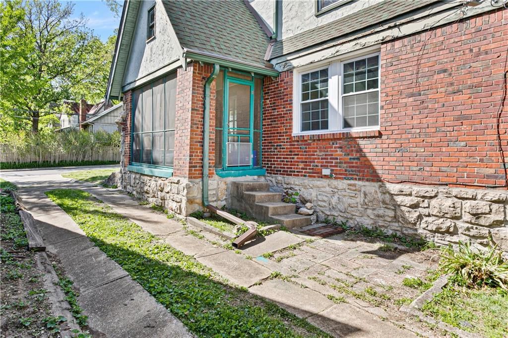 6811 Oak Street — photo 4