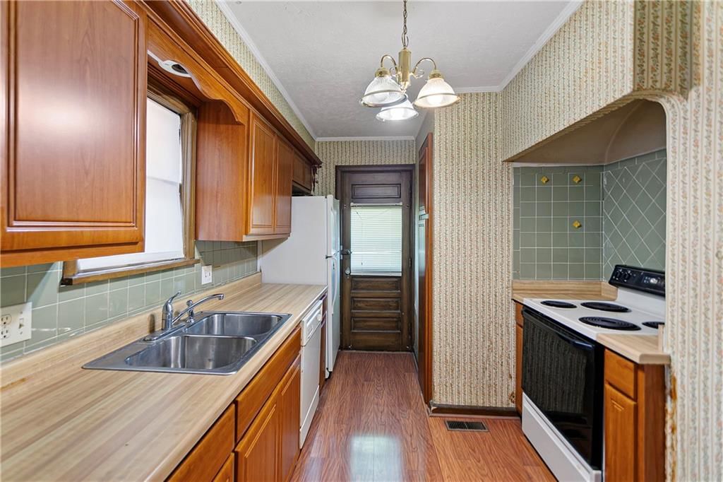 6811 Oak Street — photo 7