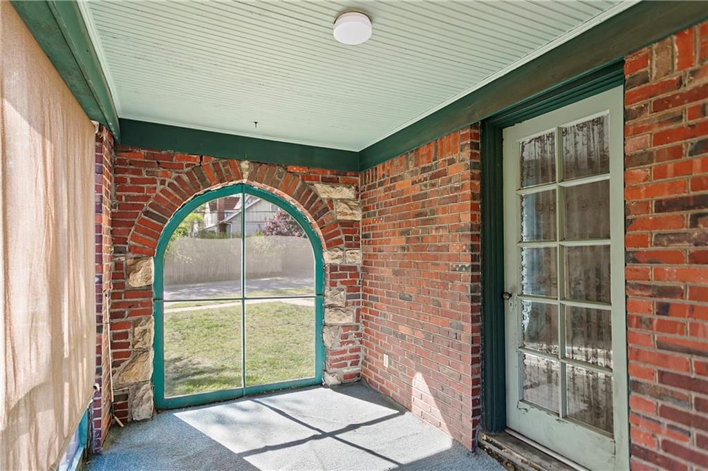 6811 Oak Street — photo 18