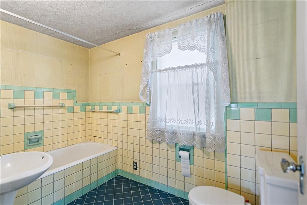 6811 Oak Street — photo 19