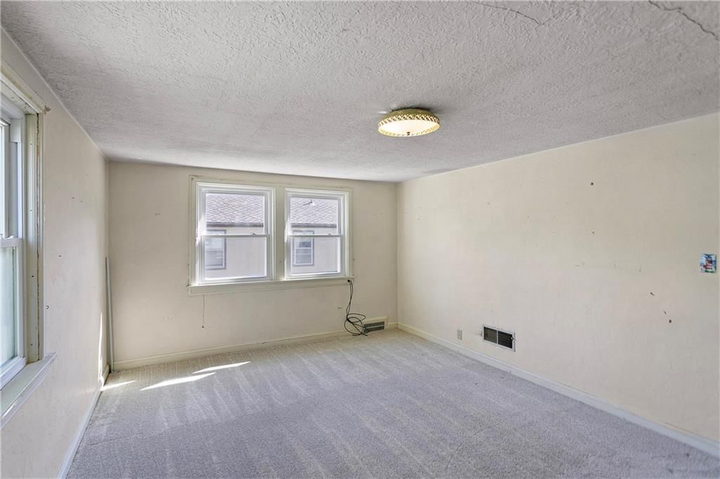 6811 Oak Street — photo 20