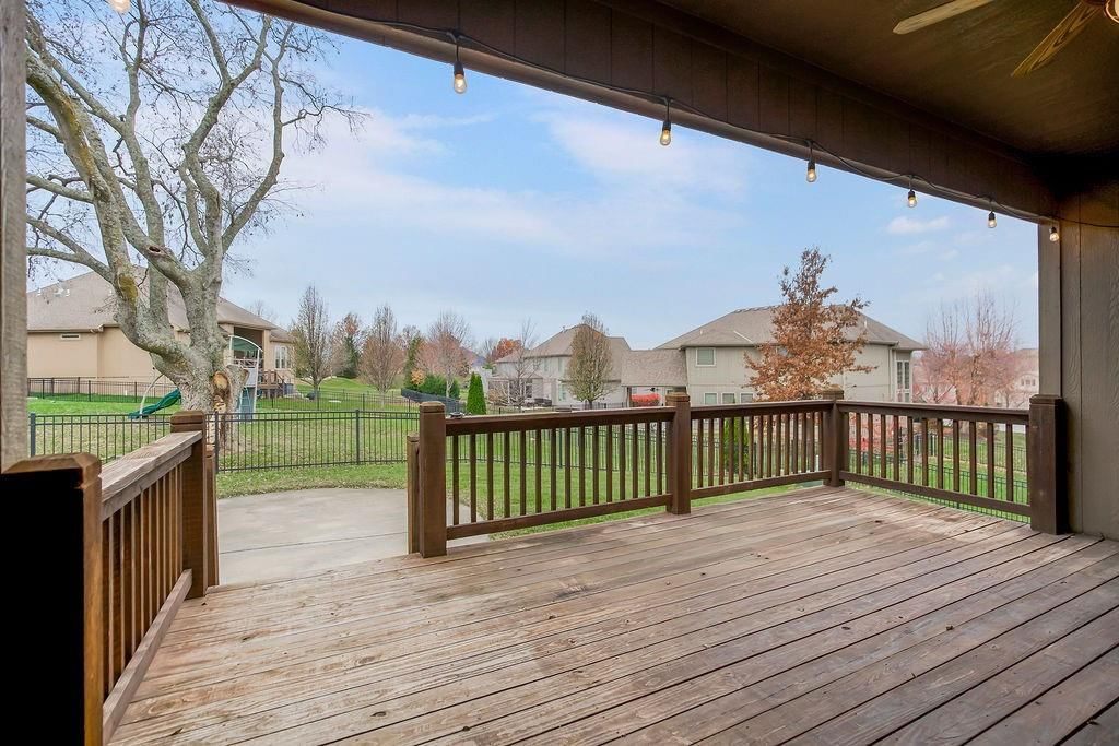 4552 NE PARK RIDGE Avenue — photo 31