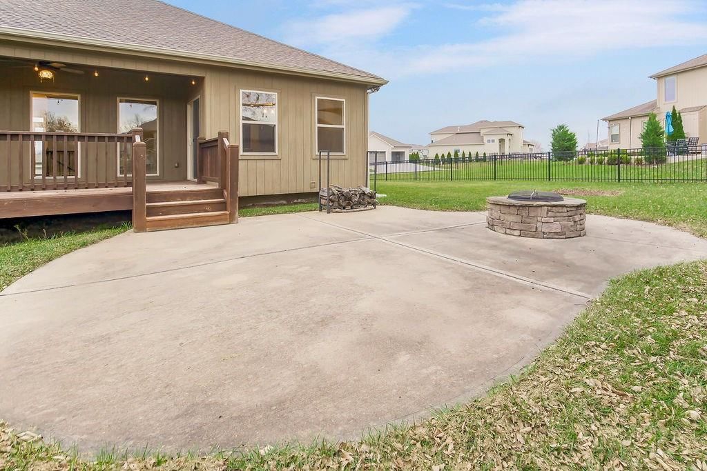 4552 NE PARK RIDGE Avenue — photo 33