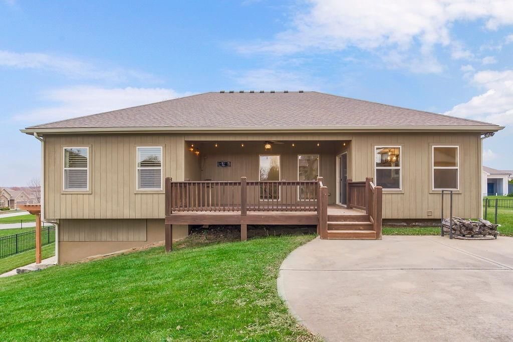 4552 NE PARK RIDGE Avenue — photo 34