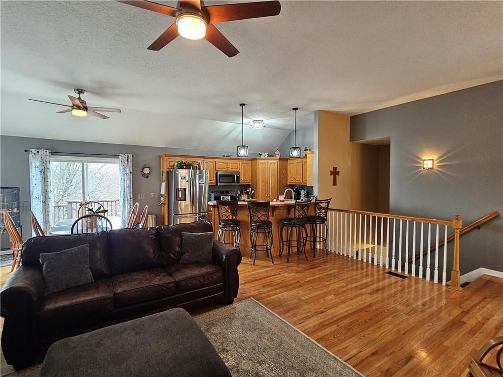 211 Essex Drive — photo 2