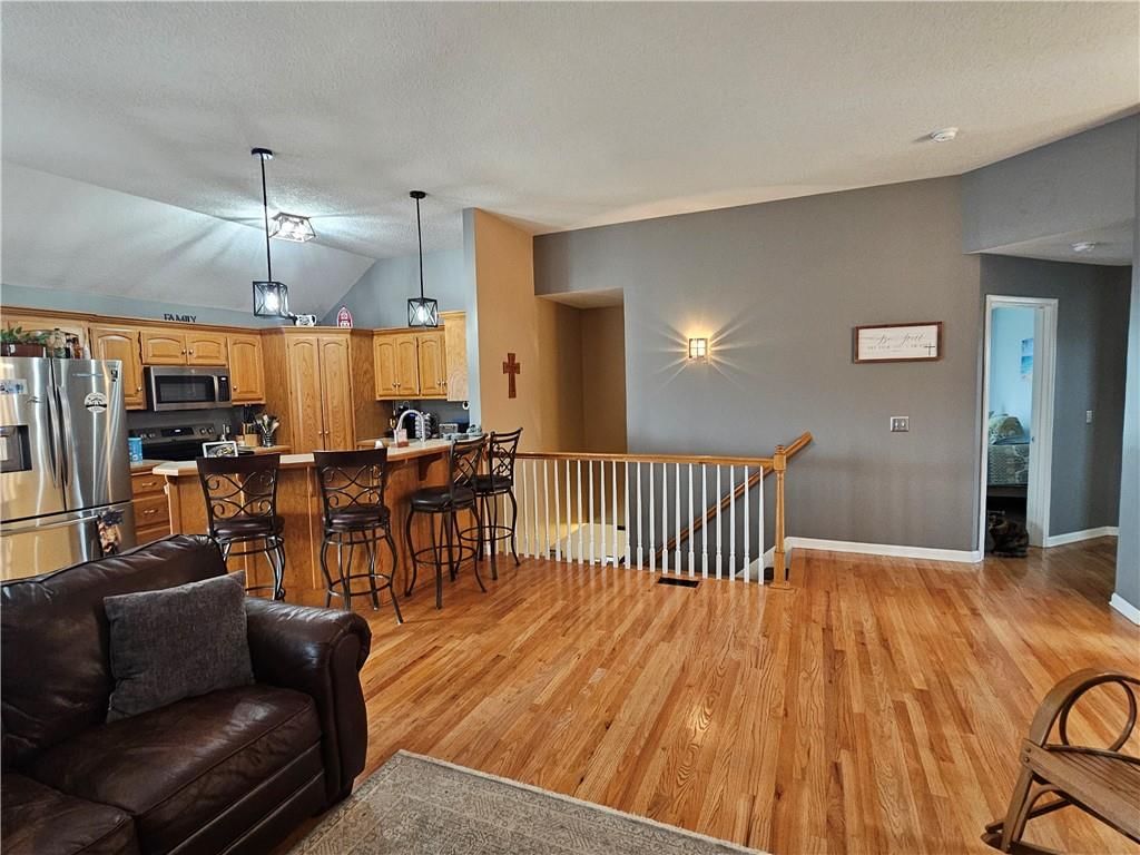 211 Essex Drive — photo 3