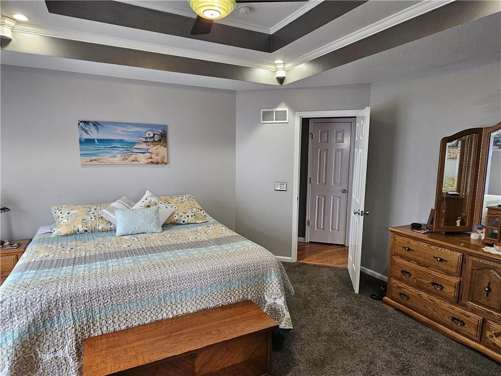 211 Essex Drive — photo 5