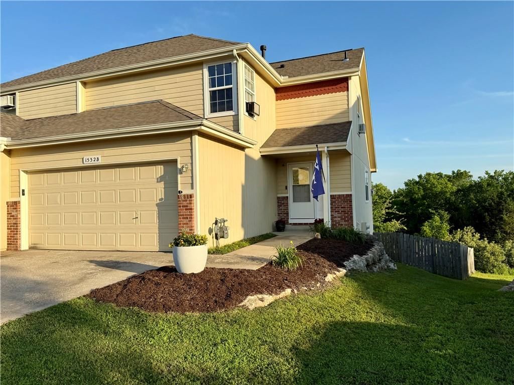 1532B Legend Trail Drive, Lawrence, KS