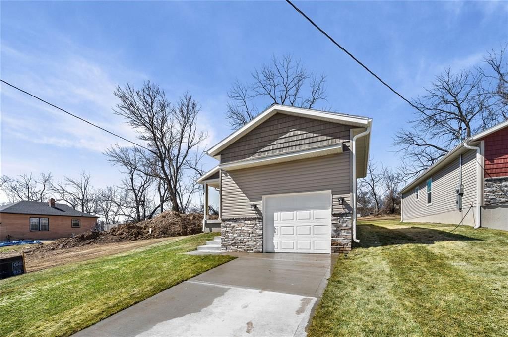 2718 N 21st Place — photo 2