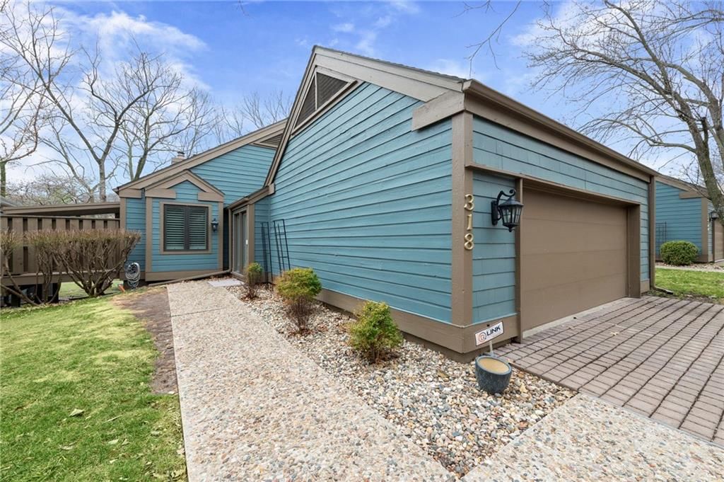 318 Lakeside Drive, Liberty, MO