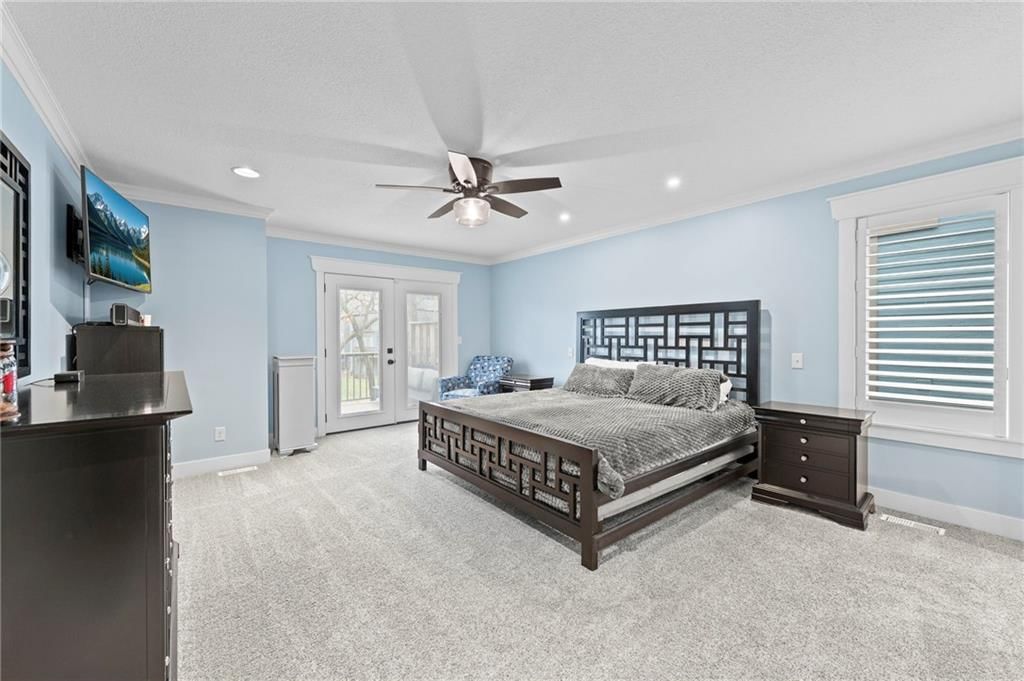 318 Lakeside Drive — photo 12