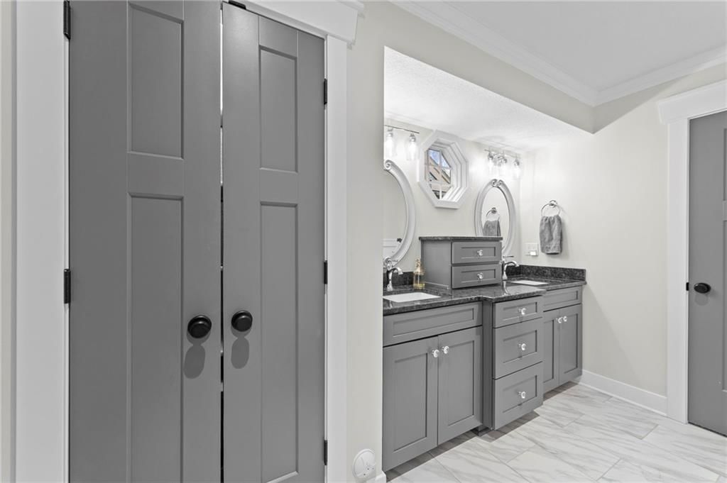318 Lakeside Drive — photo 17