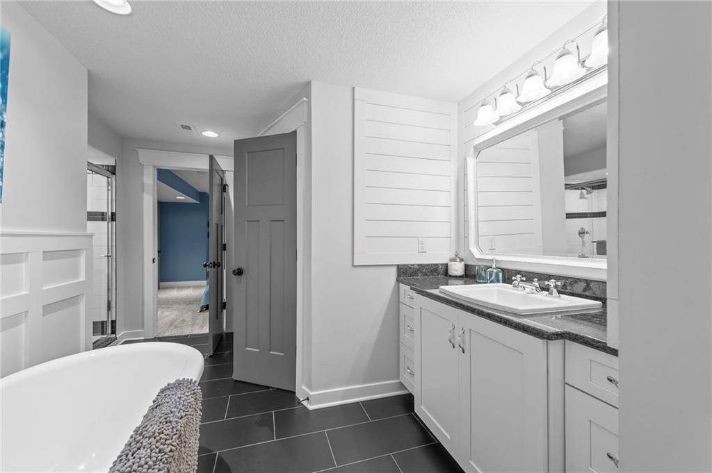 318 Lakeside Drive — photo 34