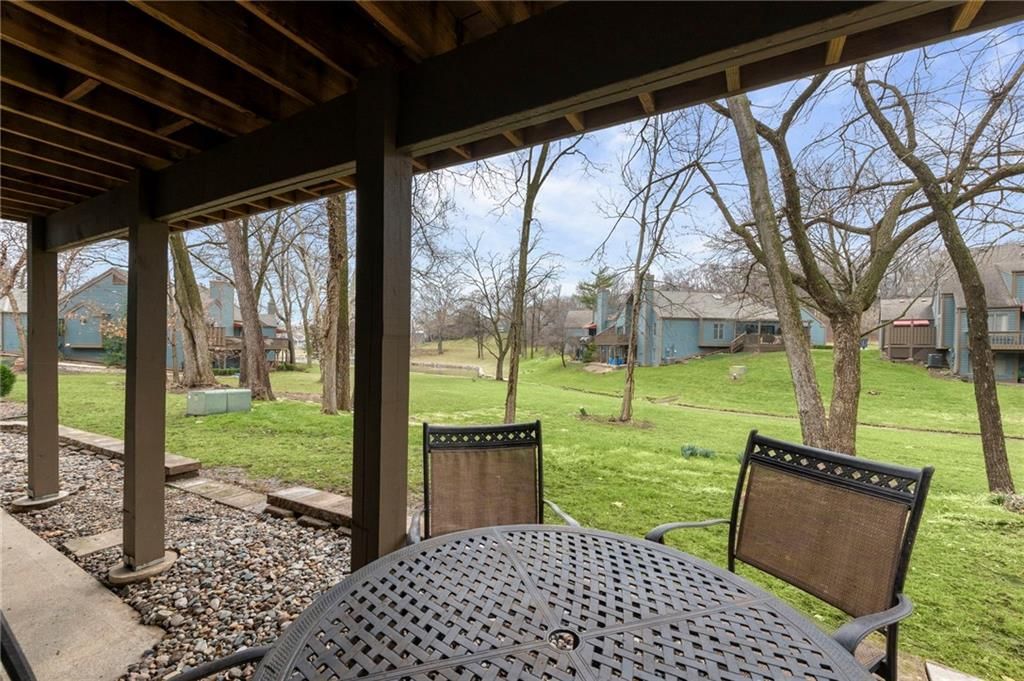 318 Lakeside Drive — photo 39