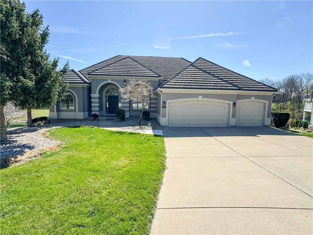 613 NE Persimmons Circle, Lee's Summit, MO