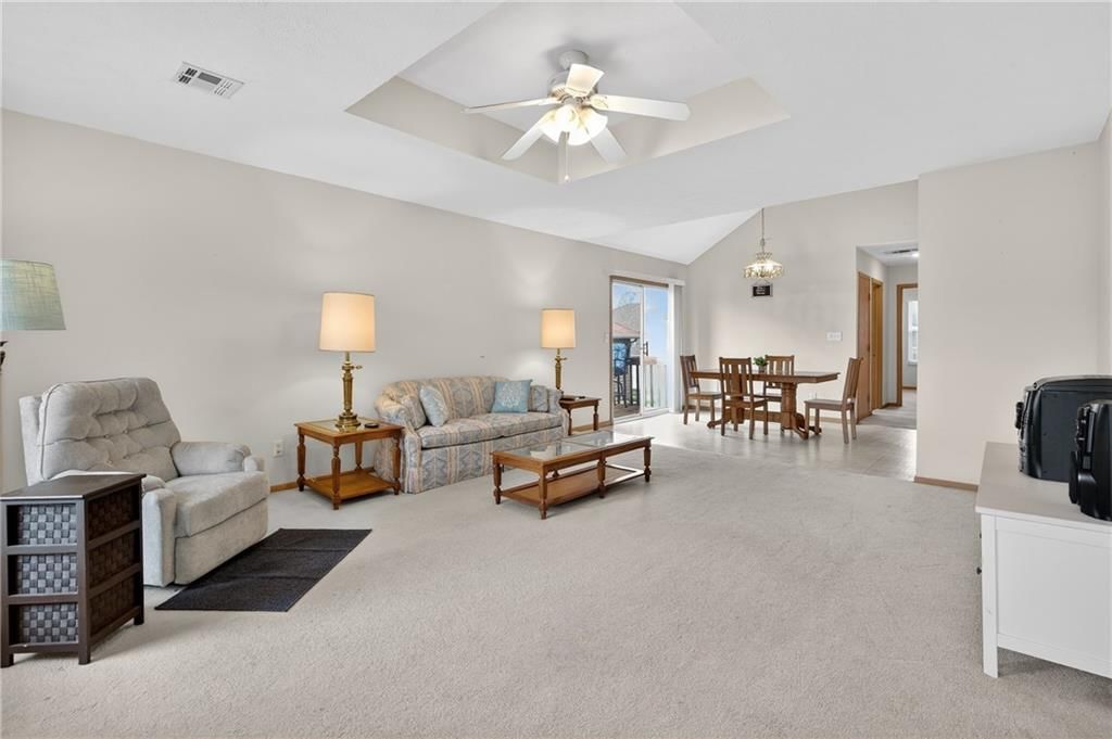 610 W Ashland Street — photo 9