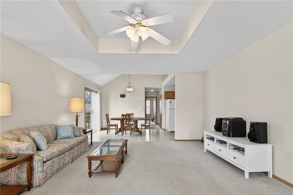 610 W Ashland Street — photo 10