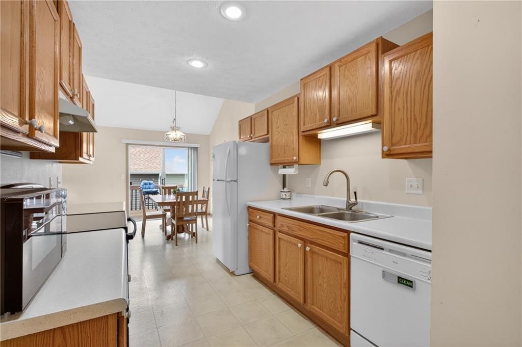 610 W Ashland Street — photo 14