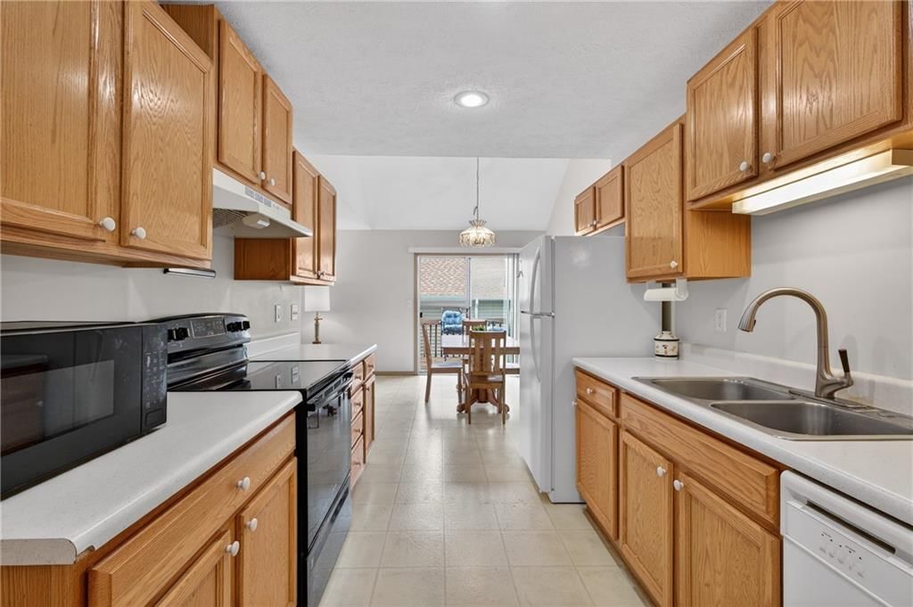 610 W Ashland Street — photo 15