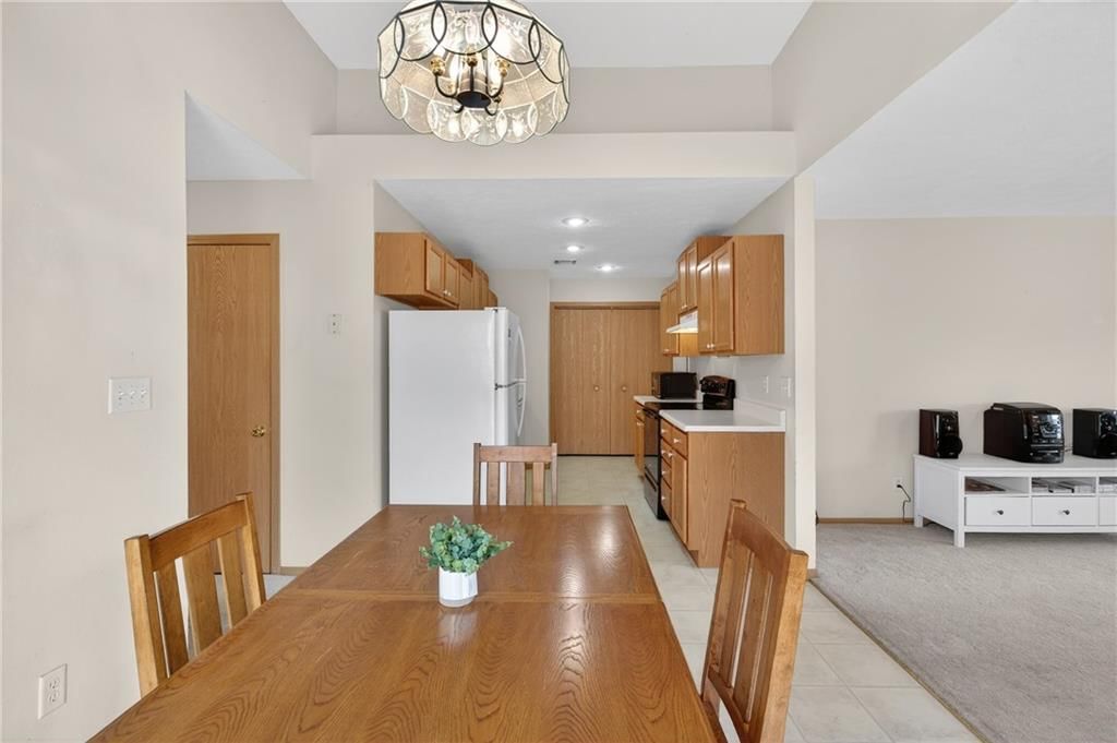 610 W Ashland Street — photo 16