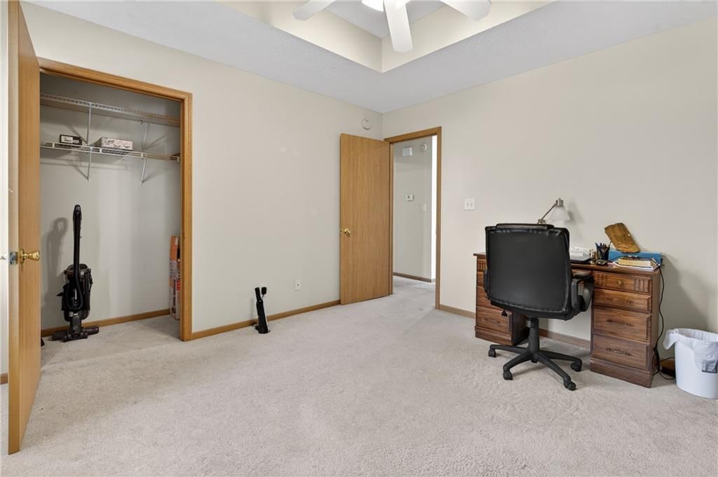 610 W Ashland Street — photo 22