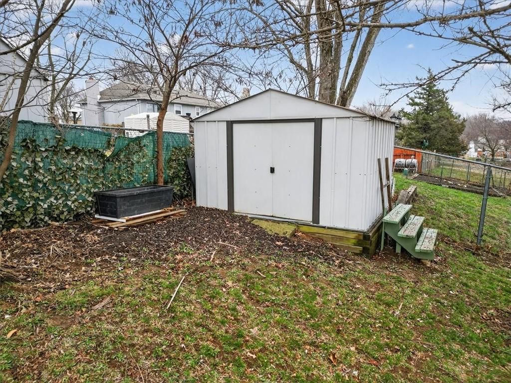 5209 NW Pennington Lane — photo 33
