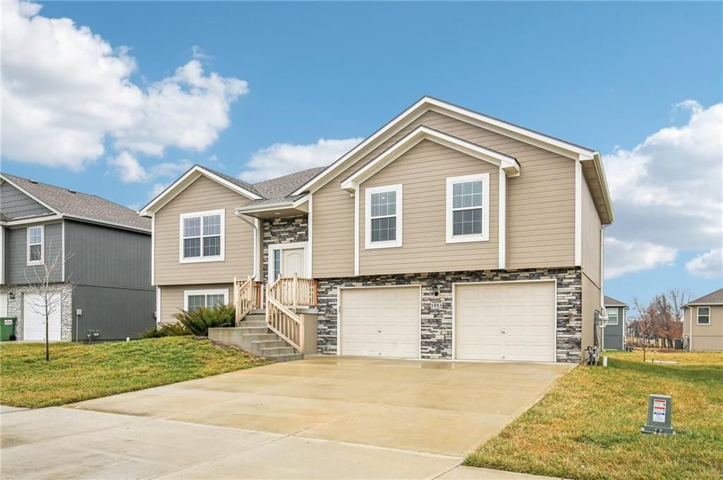 1004 NW High View Drive — photo 1