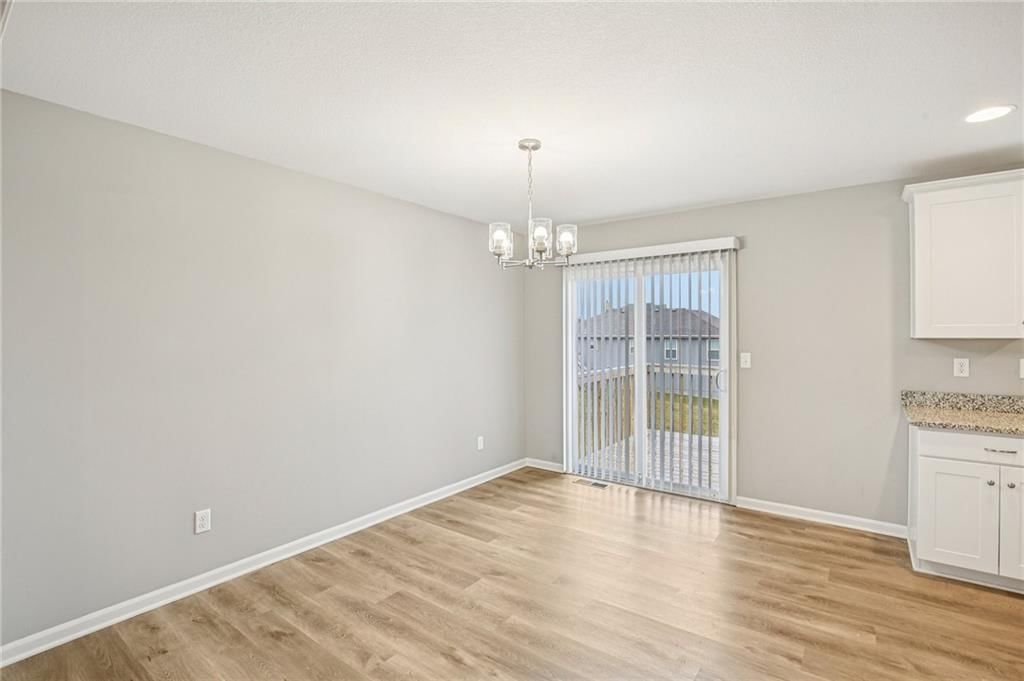 1004 NW High View Drive — photo 9