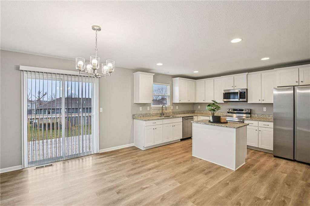 1004 NW High View Drive — photo 10