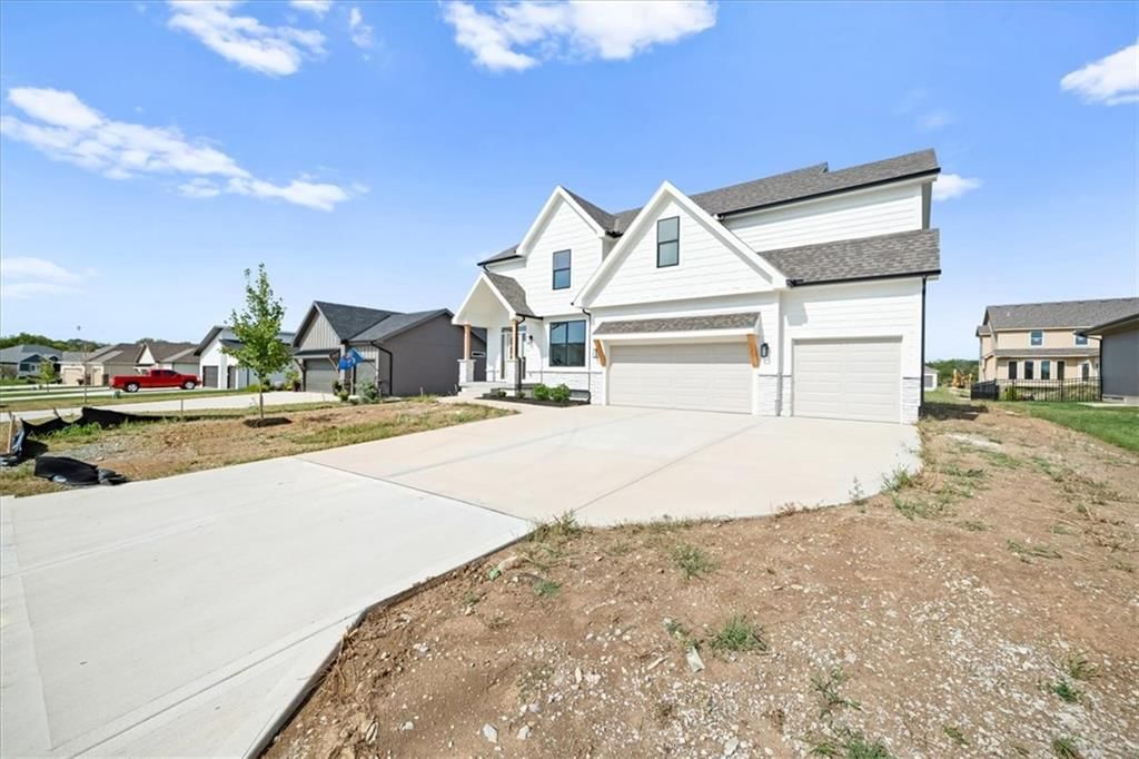2614 SW Firefly Lane, Lee's Summit, MO: listing photo 2