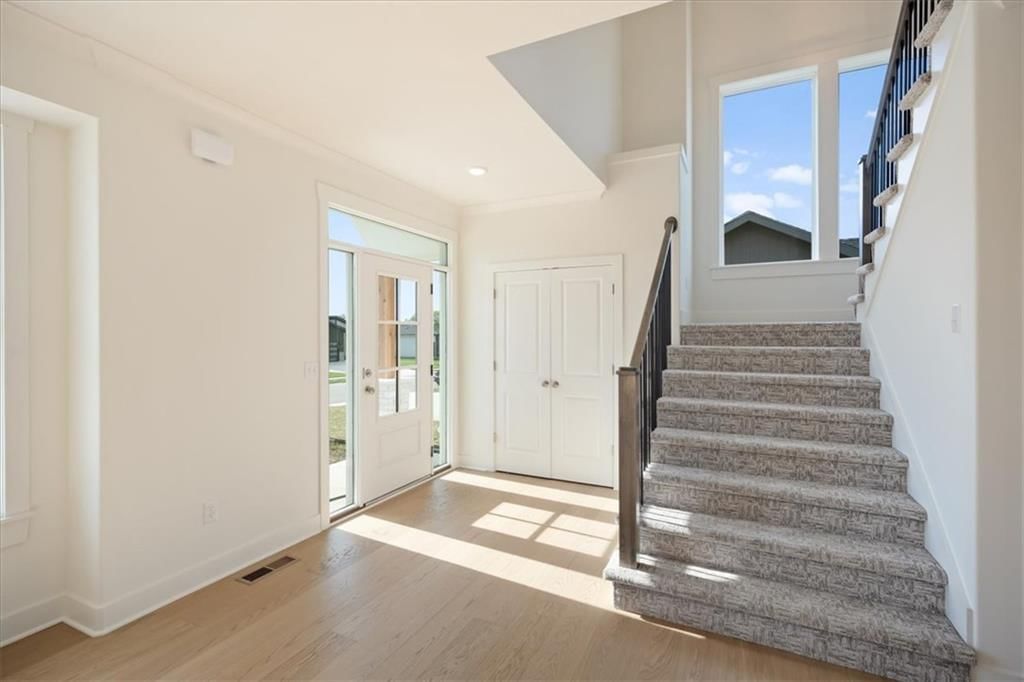 2614 SW Firefly Lane, Lee's Summit, MO: listing photo 3