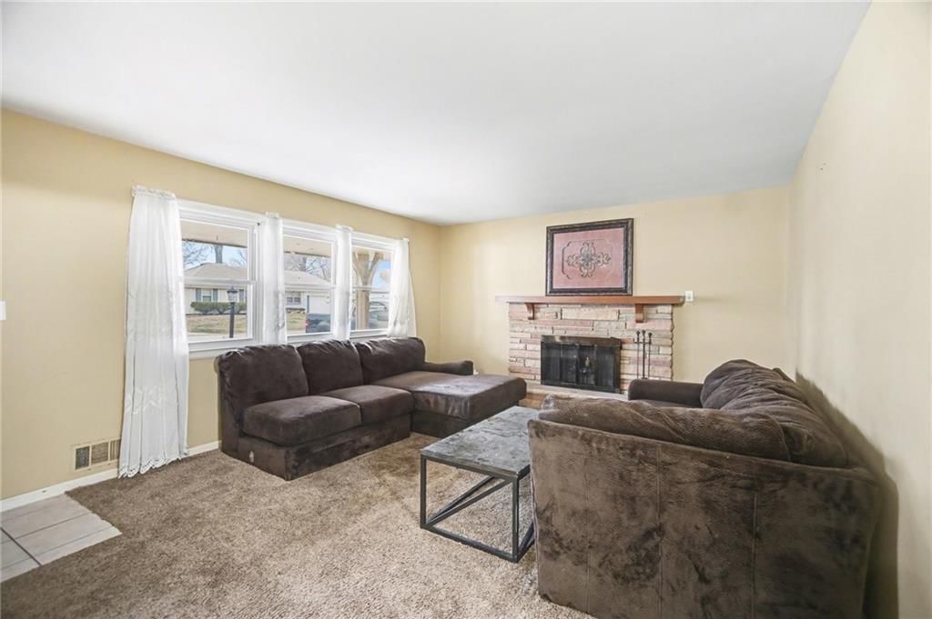 4933 S Grand Avenue — photo 4