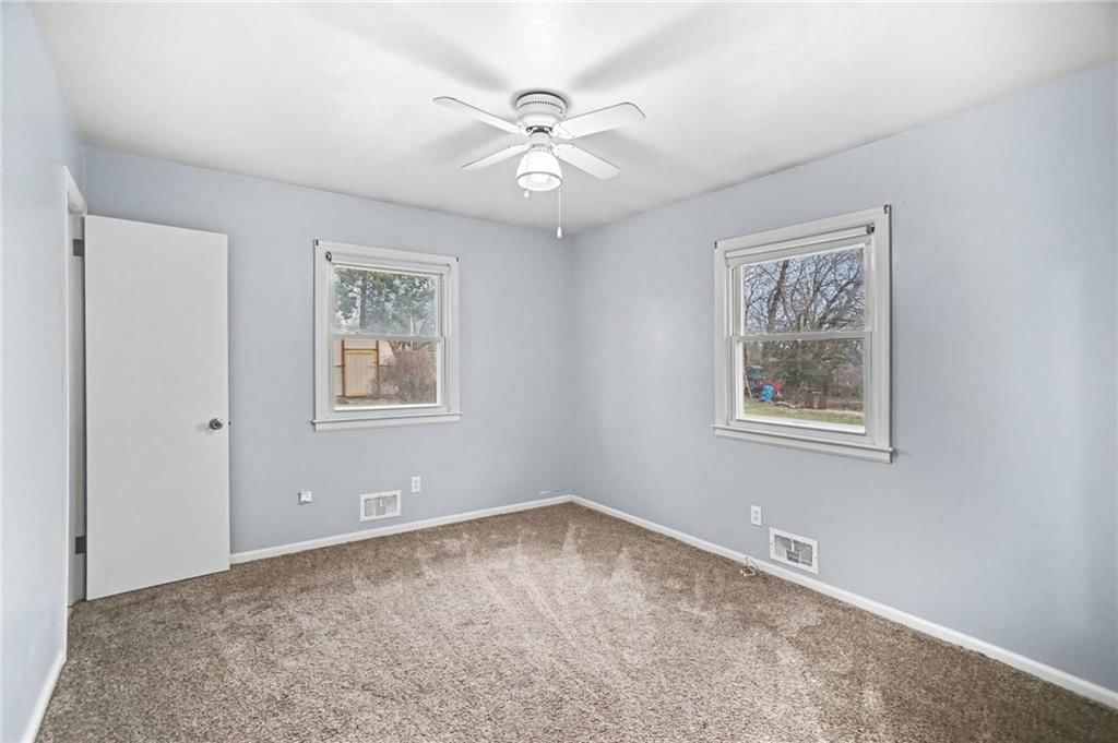 4933 S Grand Avenue — photo 8